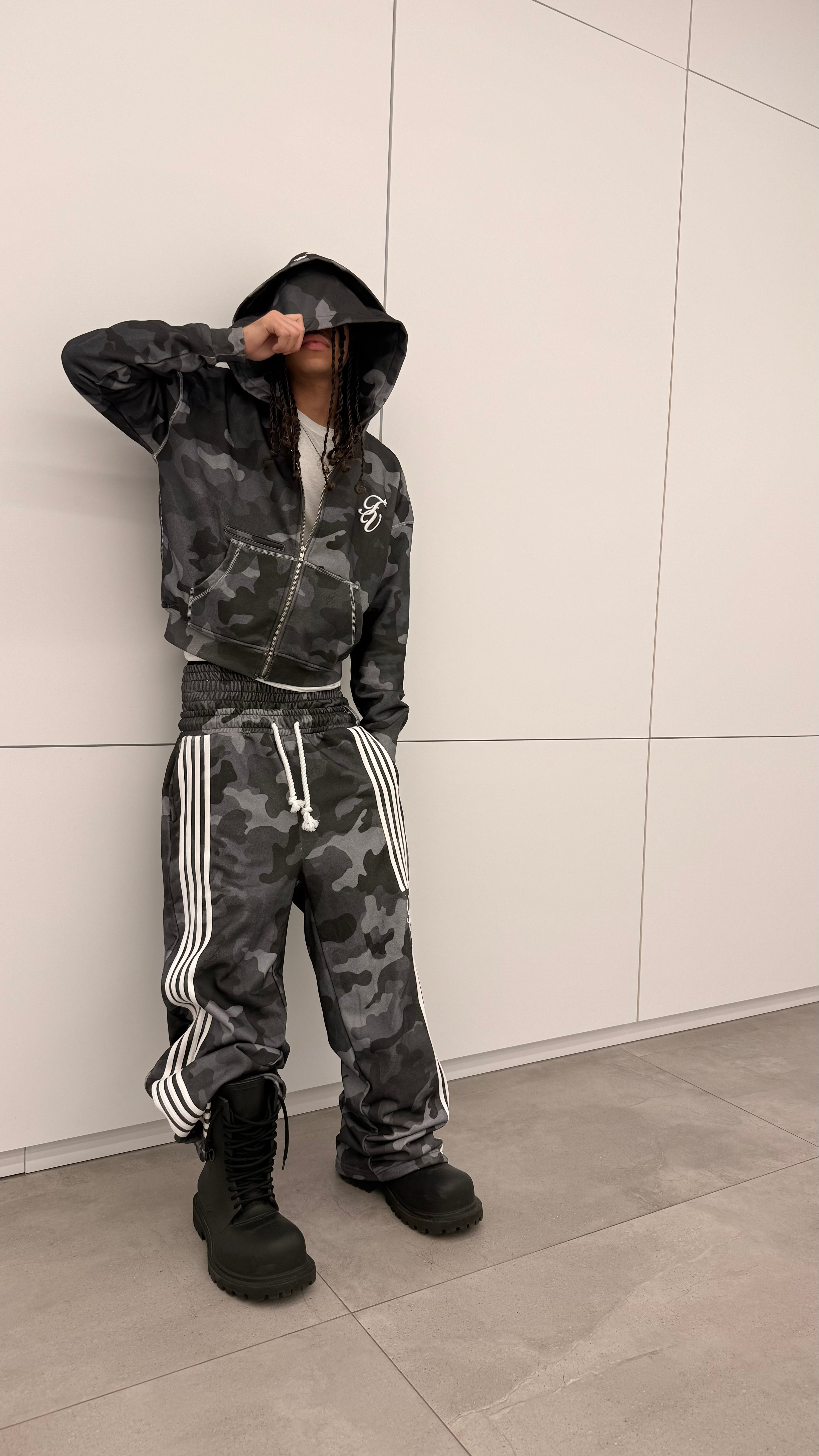 Onyx Vanguard Sweats